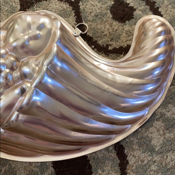 Vintage cornucopia jello mold - Picture 4 of 6